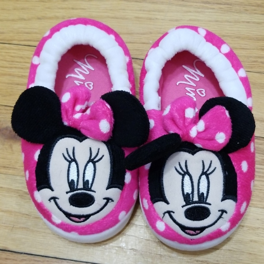 *3 for $15* minnie mouse slippers M(7/8)